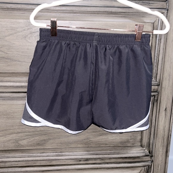 Under Armour Dri-Fit Running Shorts - Picture 3 of 5